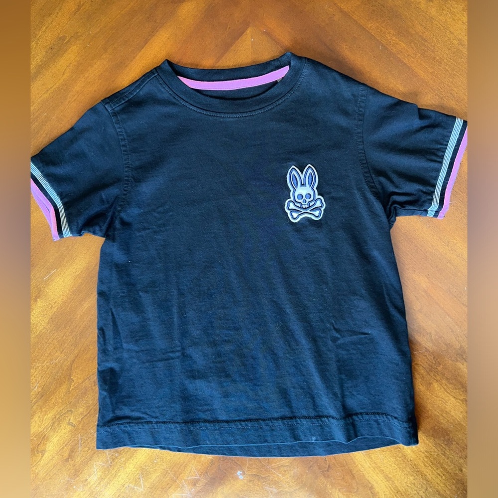 Psycho Bunny KIDS HUTTON TIPPED TEE 
Color: BLACK
Size: XXS/4